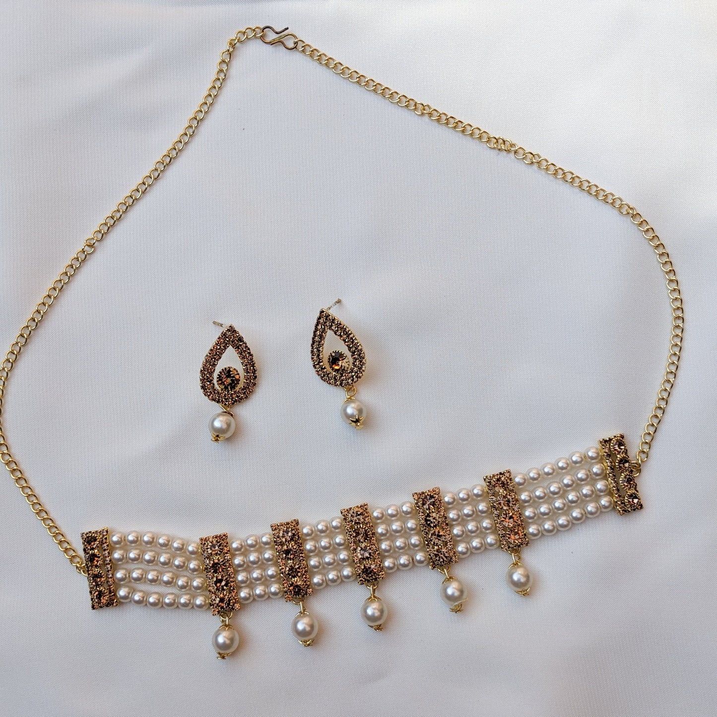 White pearl choker Neckless set