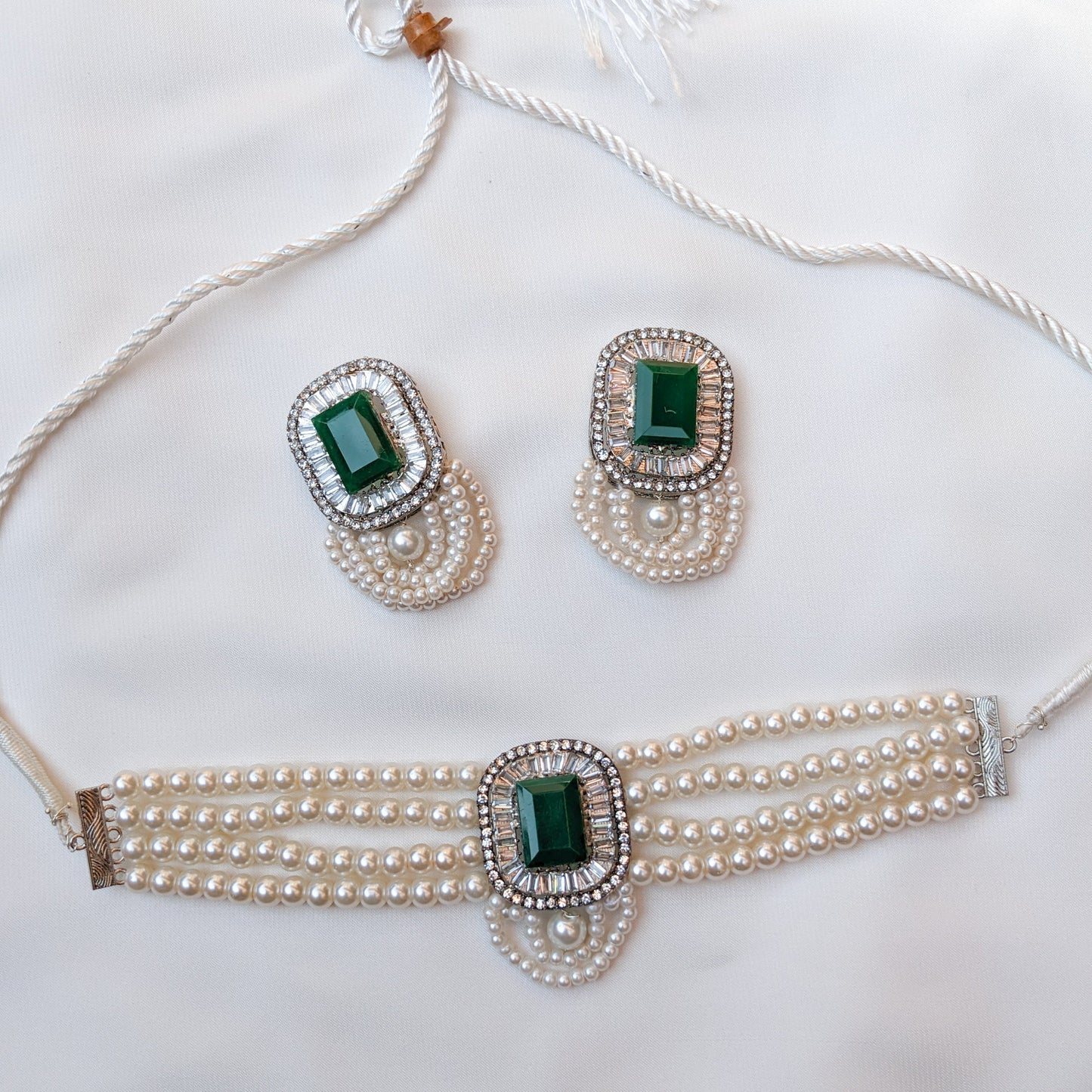 Green Emerald stone  with white pearl choker Neckless set